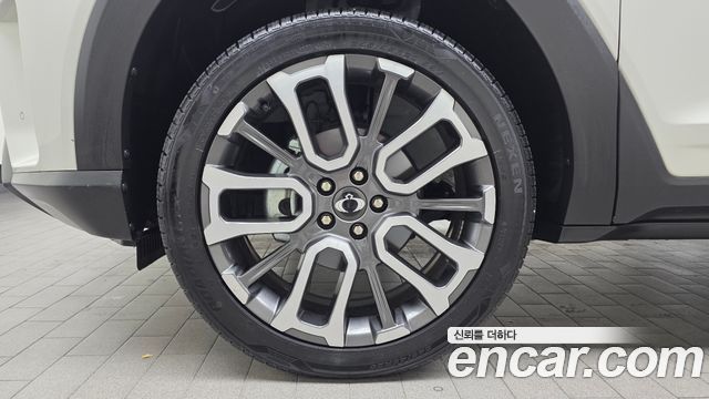 KG Mobility (SsangYong) Torres Gasoline 1.5 2WD T7 2025 — фото 5