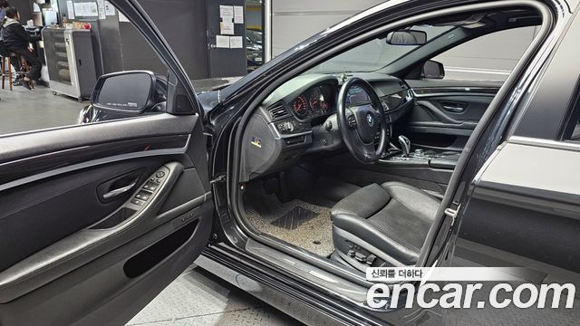 BMW 5 Series (F10) 535i 2011 — фото 11