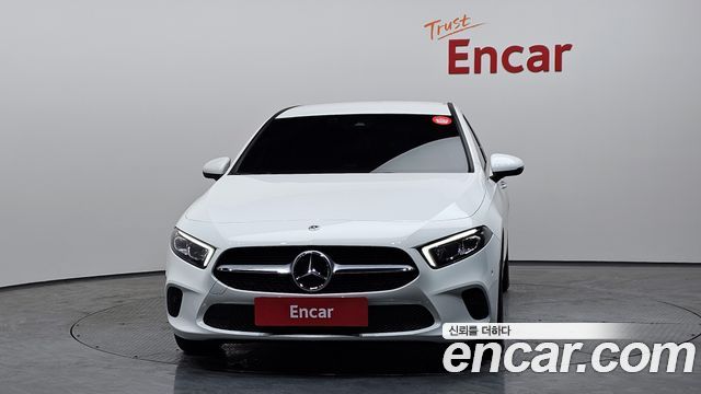 Mercedes-Benz A-Class (W177) A220 Hatchback 2023 — фото 3