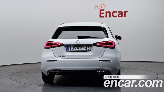 Mercedes-Benz A-Class (W177) A220 Hatchback 2023 — фото 4