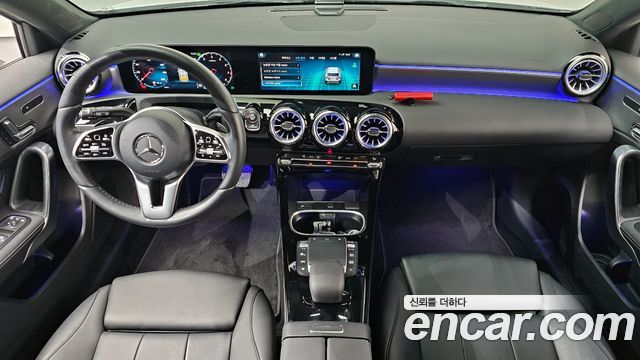 Mercedes-Benz A-Class (W177) A220 Hatchback 2023 — фото 7