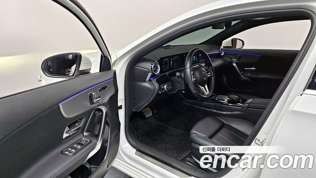 Mercedes-Benz A-Class (W177) A220 Hatchback 2023 — фото 11