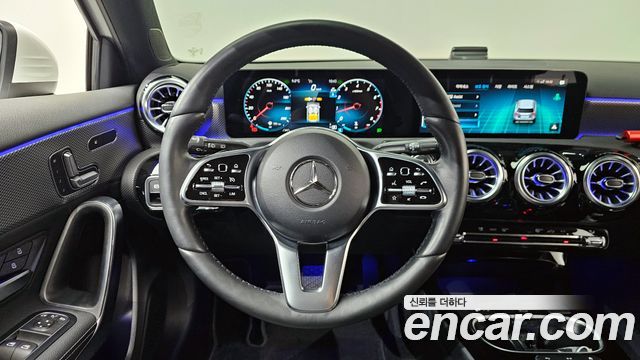Mercedes-Benz A-Class (W177) A220 Hatchback 2023 — фото 13