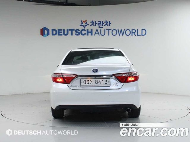 Toyota Camry Hybrid XLE 2017 — фото 4