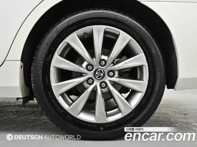 Toyota Camry Hybrid XLE 2017 — фото 5
