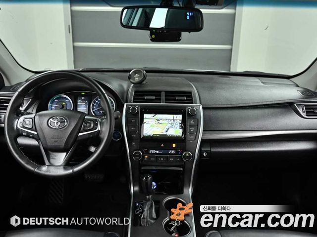 Toyota Camry Hybrid XLE 2017 — фото 7