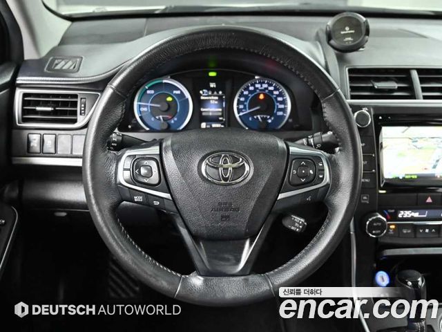 Toyota Camry Hybrid XLE 2017 — фото 17