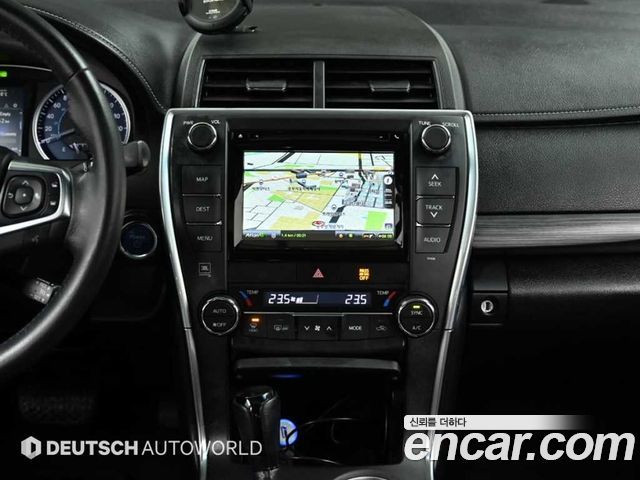 Toyota Camry Hybrid XLE 2017 — фото 18