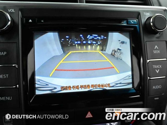 Toyota Camry Hybrid XLE 2017 — фото 19