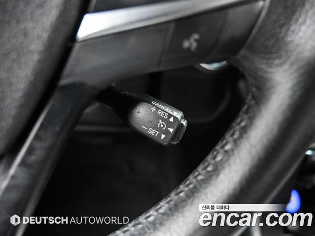 Toyota Camry Hybrid XLE 2017 — фото 21