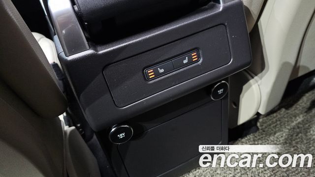 Land Rover Discovery 5 2.0 SD4 SE 2018 — фото 17