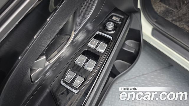 KG Mobility (SsangYong) Beautiful Korando Gasoline 1.5 2WD C5 Plus 2022 — фото 12