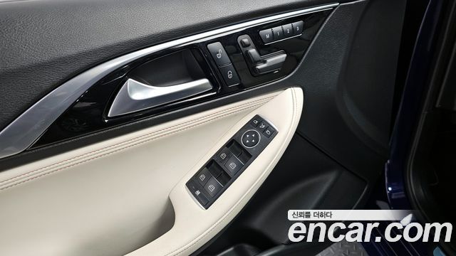 Infiniti Q30 2.0 Gallery White 2019 — фото 17