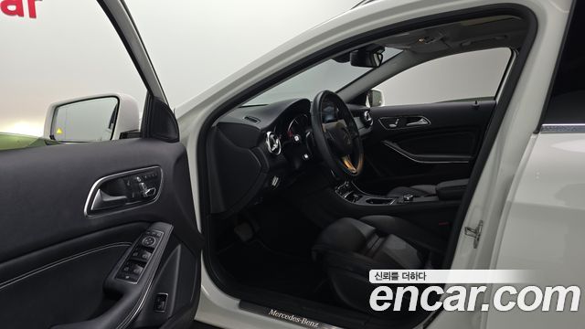 Mercedes-Benz GLA-Class (X156) GLA220 Premium 2019 — фото 10