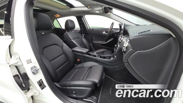 Mercedes-Benz GLA-Class (X156) GLA220 Premium 2019 — фото 11
