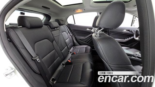 Mercedes-Benz GLA-Class (X156) GLA220 Premium 2019 — фото 12
