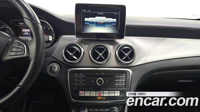 Mercedes-Benz GLA-Class (X156) GLA220 Premium 2019 — фото 14