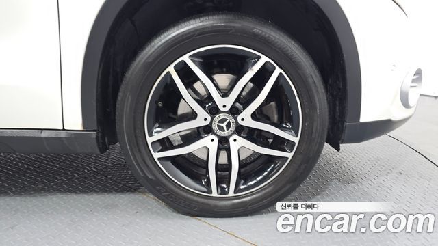 Mercedes-Benz GLA-Class (X156) GLA220 Premium 2019 — фото 21