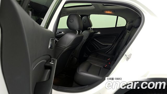 Mercedes-Benz GLA-Class (X156) GLA220 Premium 2019 — фото 26