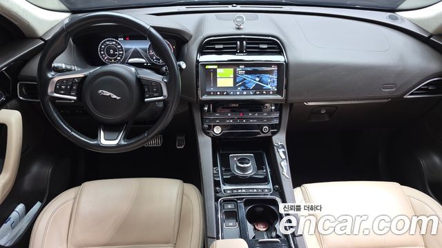 Jaguar F-PACE 20d Prestige 2020 — фото 7