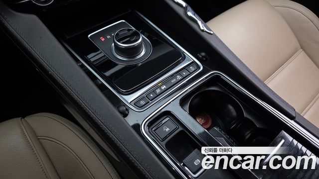 Jaguar F-PACE 20d Prestige 2020 — фото 9