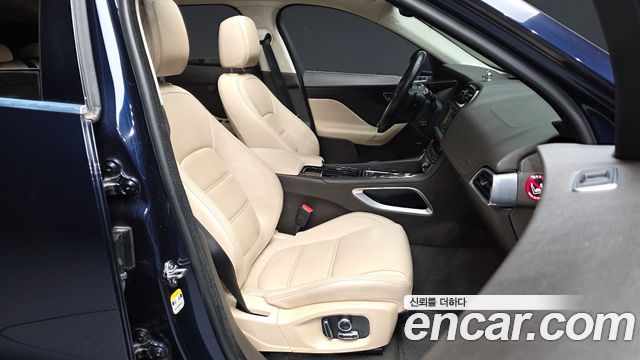 Jaguar F-PACE 20d Prestige 2020 — фото 11