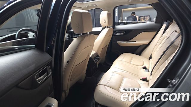 Jaguar F-PACE 20d Prestige 2020 — фото 12