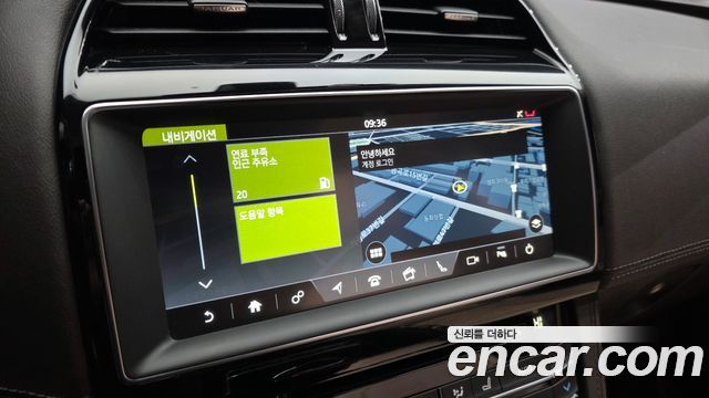 Jaguar F-PACE 20d Prestige 2020 — фото 13