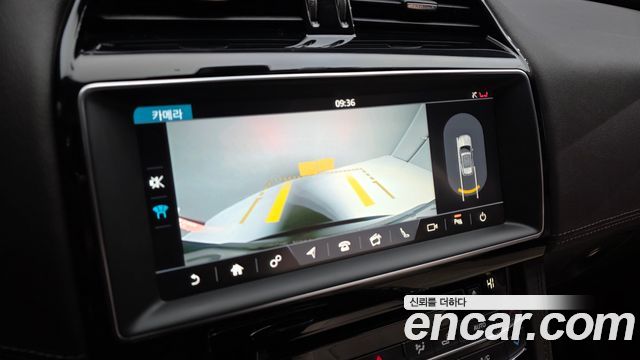 Jaguar F-PACE 20d Prestige 2020 — фото 14