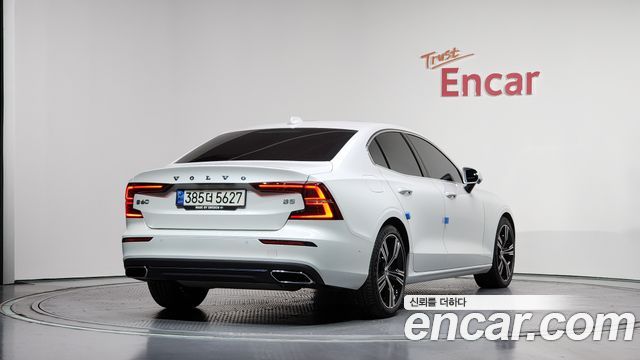 Volvo S60 (III) B5 Inscription 2021 — фото 2