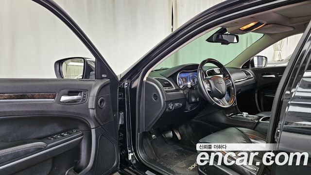 Chrysler 300C 3.6 2015 — фото 10
