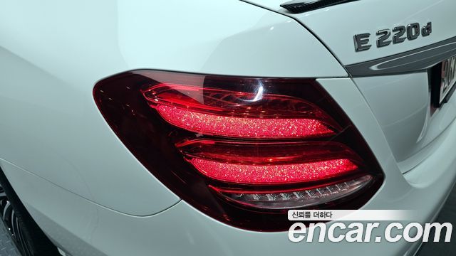 Mercedes-Benz E-Class (W213) E220d 4MATIC Exclusive 2020 — фото 23
