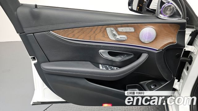 Mercedes-Benz E-Class (W213) E220d 4MATIC Exclusive 2020 — фото 24