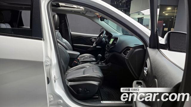 Jeep Cherokee (KL) 2.4 Limited AWD 2021 — фото 11