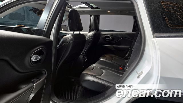 Jeep Cherokee (KL) 2.4 Limited AWD 2021 — фото 12