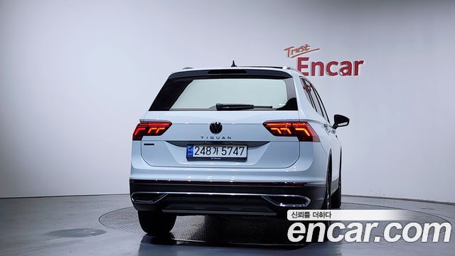 Volkswagen Tiguan Allspace 2.0 TSI Prestige 2023 — фото 4