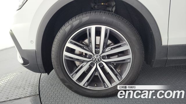 Volkswagen Tiguan Allspace 2.0 TSI Prestige 2023 — фото 5