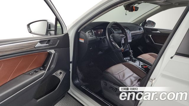 Volkswagen Tiguan Allspace 2.0 TSI Prestige 2023 — фото 10