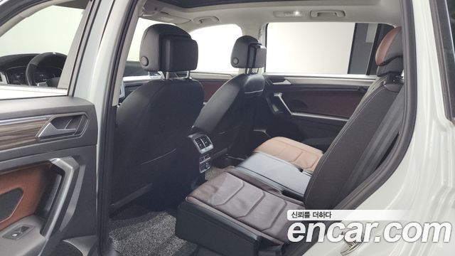 Volkswagen Tiguan Allspace 2.0 TSI Prestige 2023 — фото 11
