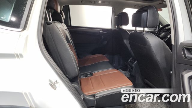 Volkswagen Tiguan Allspace 2.0 TSI Prestige 2023 — фото 12