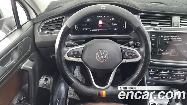 Volkswagen Tiguan Allspace 2.0 TSI Prestige 2023 — фото 15