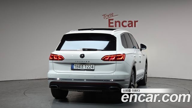 Volkswagen Touareg (III) 3.0 TDI Prestige 2023 — фото 4