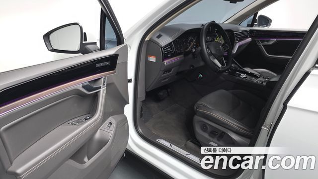 Volkswagen Touareg (III) 3.0 TDI Prestige 2023 — фото 10