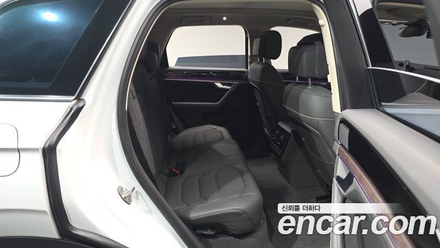 Volkswagen Touareg (III) 3.0 TDI Prestige 2023 — фото 11
