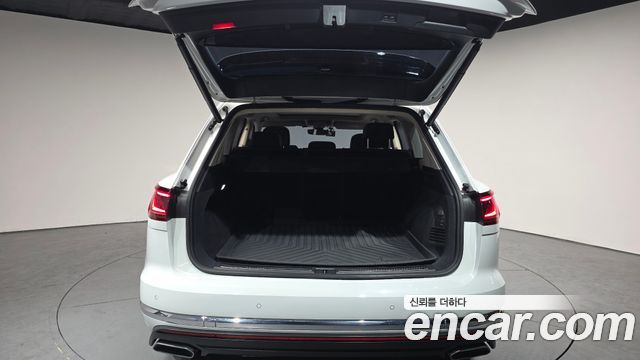 Volkswagen Touareg (III) 3.0 TDI Prestige 2023 — фото 27