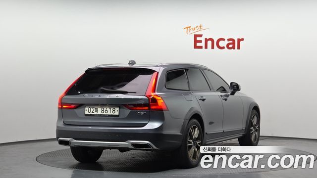 Volvo V90 Cross Country D5 PRO AWD 2018 — фото 2