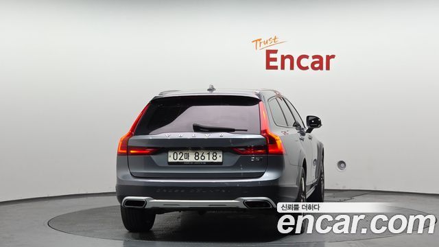 Volvo V90 Cross Country D5 PRO AWD 2018 — фото 4