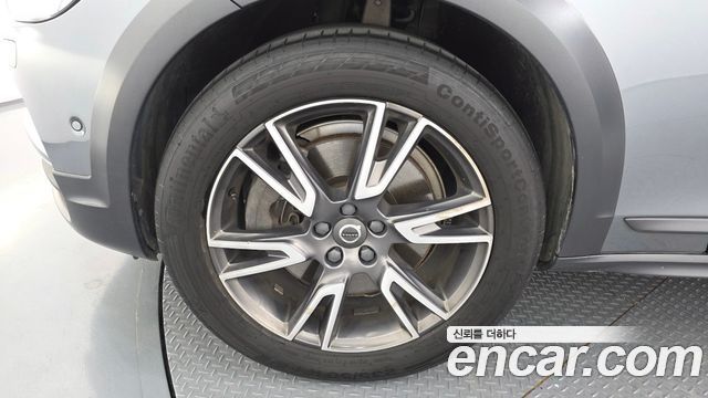 Volvo V90 Cross Country D5 PRO AWD 2018 — фото 5