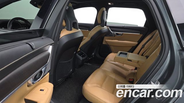 Volvo V90 Cross Country D5 PRO AWD 2018 — фото 15