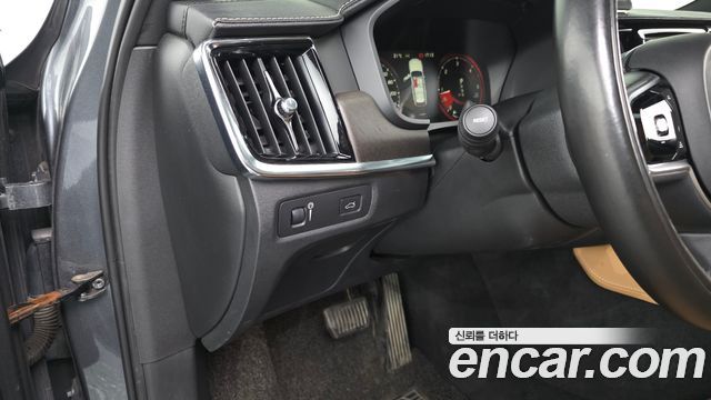Volvo V90 Cross Country D5 PRO AWD 2018 — фото 17